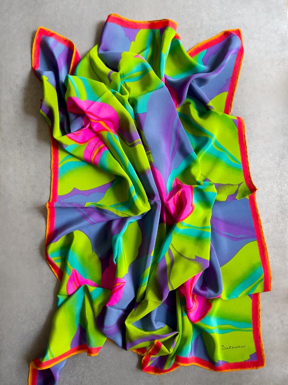 Vintage Saldarini Silk Scarf – Bold & Vibrant Floral Design - Picture 5 of 7
